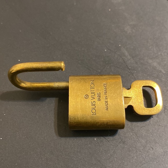 Louis Vuitton Authentic Lock & Key # 309 - Picture 3 of 3